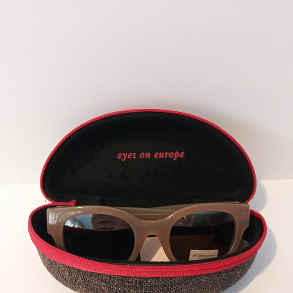 Eyes on Europe Accessories New Eyes On Europe Hard Glasses Case